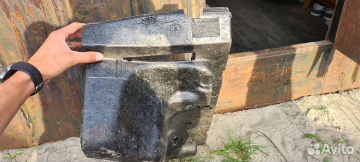 Ящик под инструменты Passat CC 2011 года