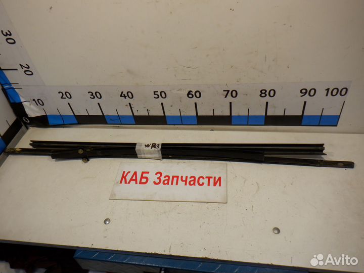 Уплотнитель стекла двери VW Touran