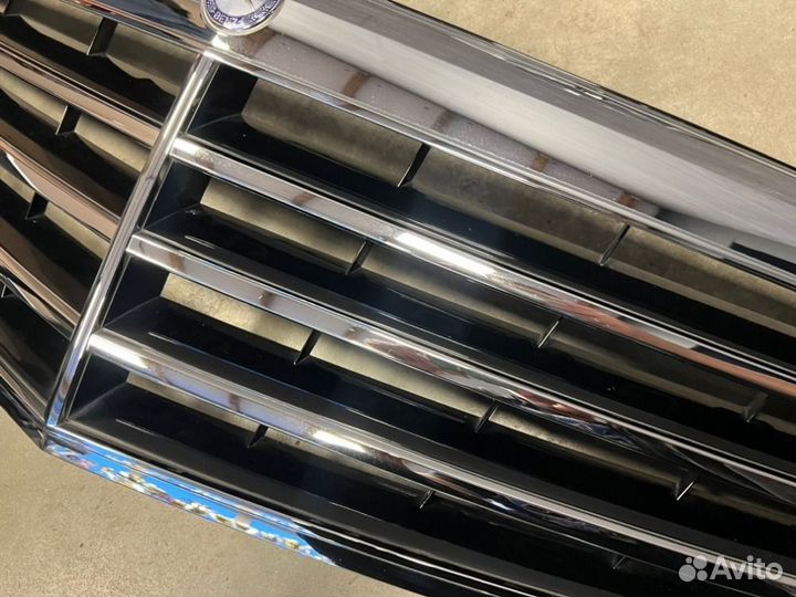 Решетка радиатора передняя Mercedes-Benz E-Class