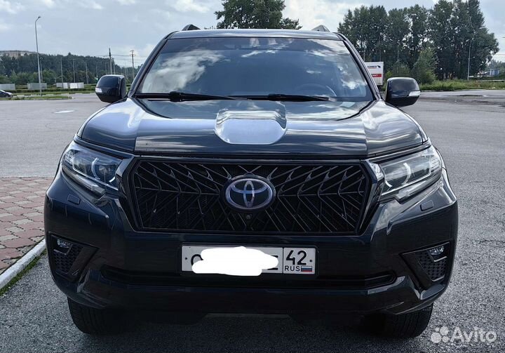 Решетка радиатора Toyota Prado