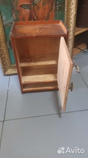 Старинная аптечка-шкавчик