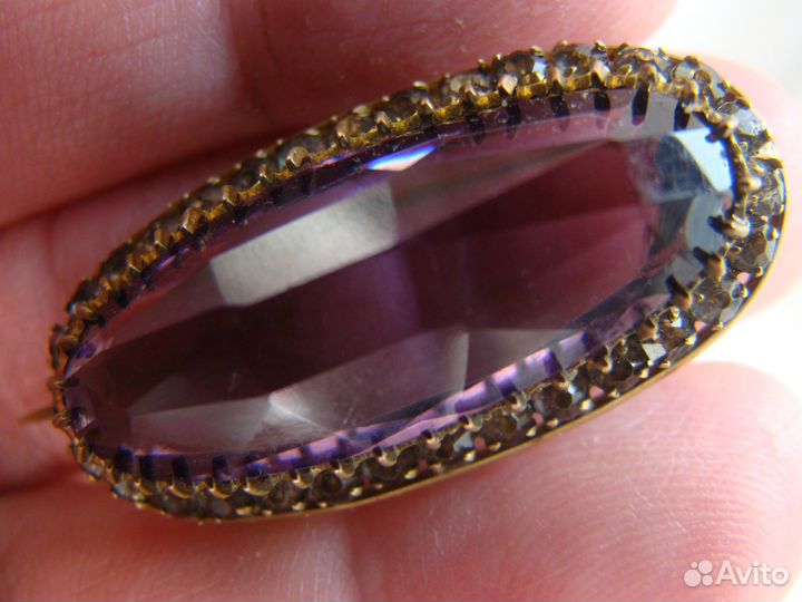 Старинная брошь