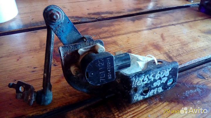 Датчик уровня кузова Mitsubishi Pajero 4 передний