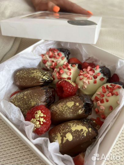 Королевские финики с сыром Дор Блю в шоколаде