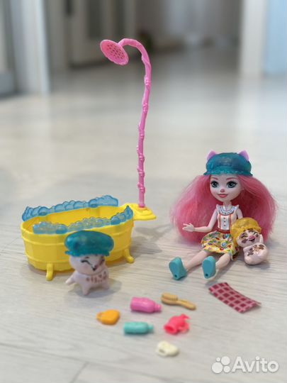 Enchantimals банный день со свинками