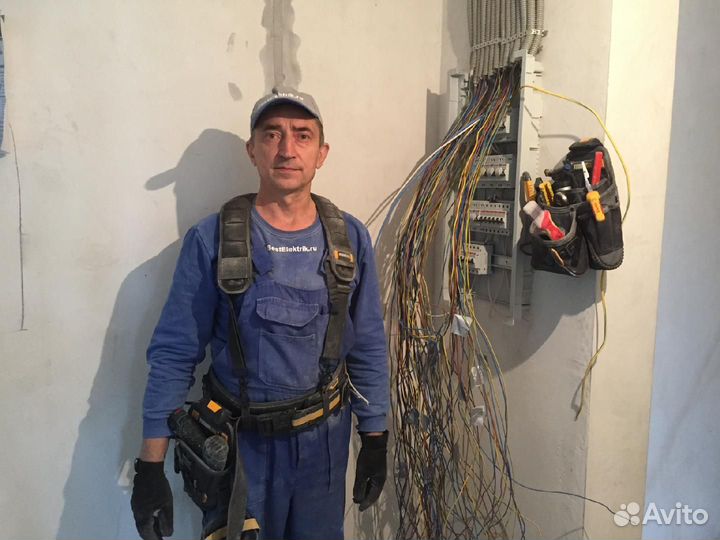 Электрик. Услуги электрика. Штробление