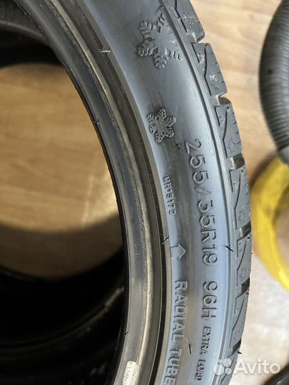 RoadX RX Frost WH01 225/40 R19 и 255/35 R19 96H