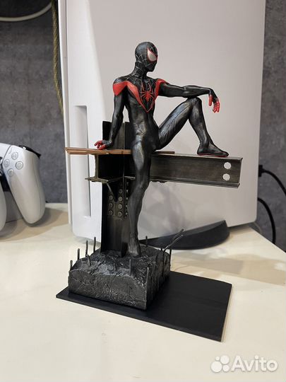 Моделька человек паук mails moralis