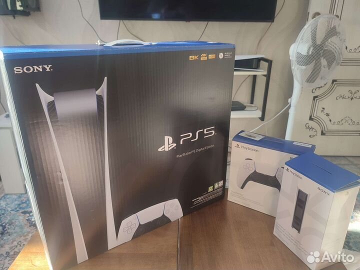 Sony PS5 DE (EU), 2 контр., заряд., PS plus, игры