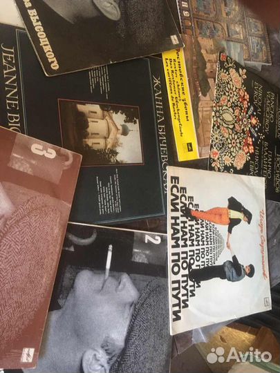 Виниловые пластинки и проигрыватель