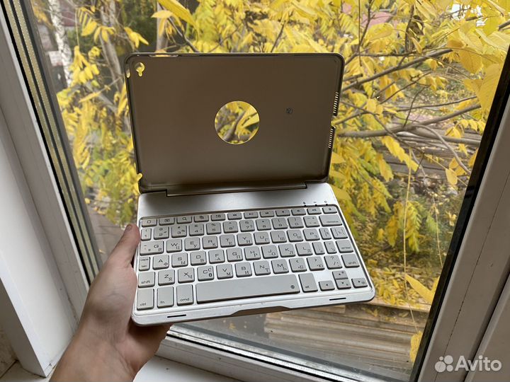Bluetooth Клавиатура/чехол для iPad