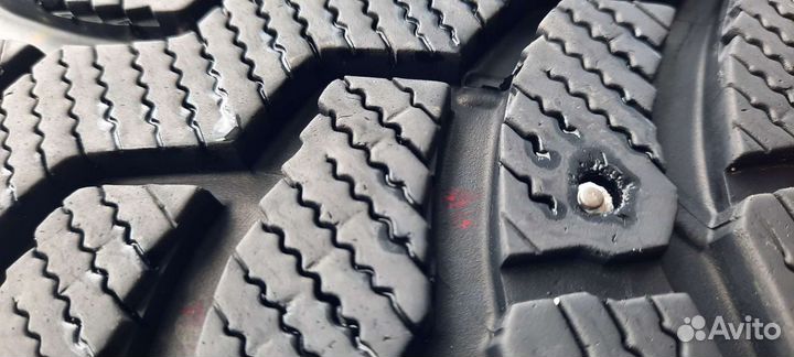 Bridgestone Blizzak Spike-01 235/60 R17 106T