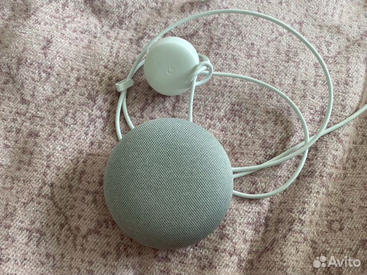 Умная колонка Google Home Mini