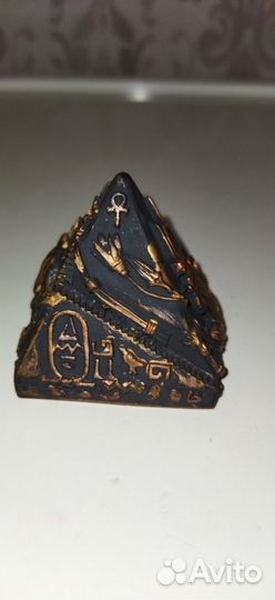 Шунгитовая пирамида