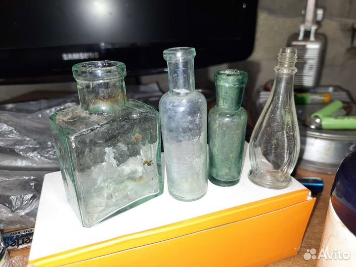 Старинные стеклянные бутылочки