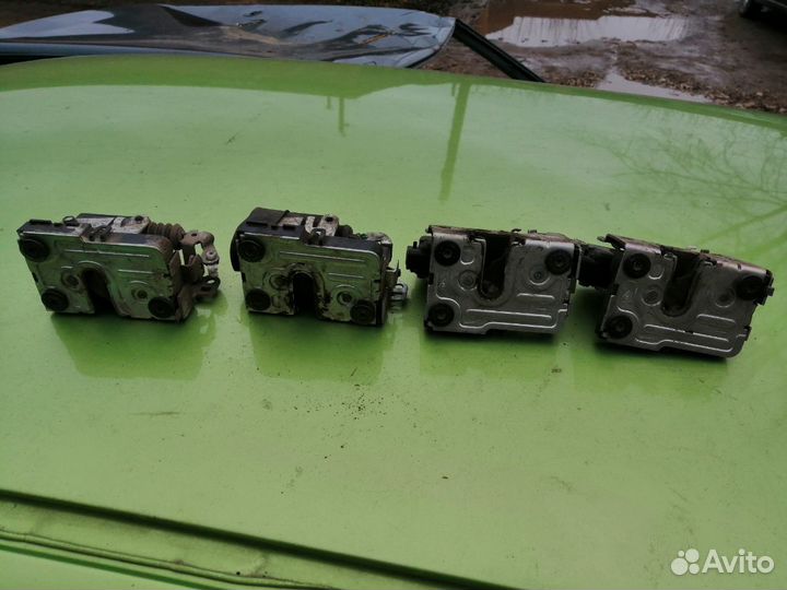 Замок двери Renault Logan