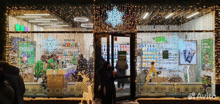 Новогоднее освещение домов, кафе, парков, гостиниц