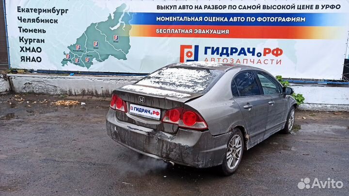 Стекло двери переднее правое Honda Civic 4D 8 7330