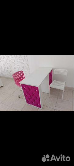 Маникюрный стол