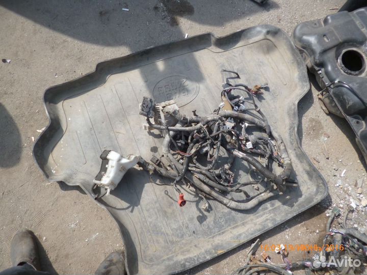 Проводка подкапотная с блоком Ниссан Блюберд Силфи