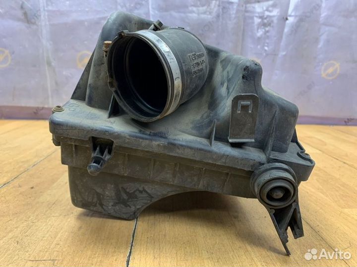 Корпус воздушного фильтра Opel Astra H Z16XEP