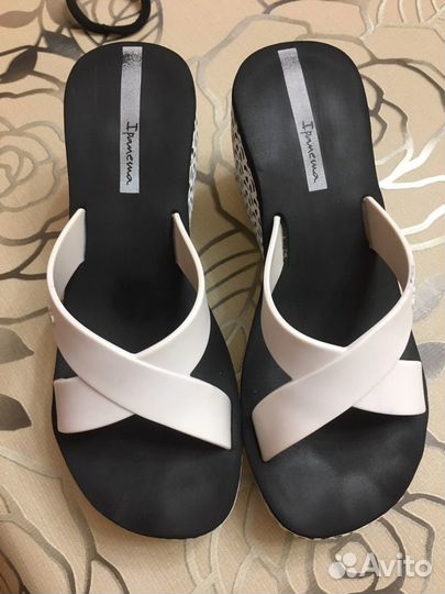 Шлепанцы женские 36