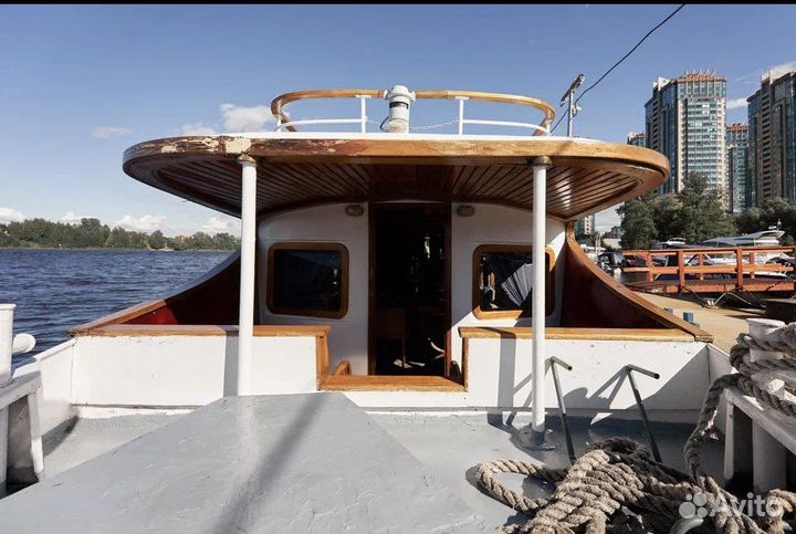 Яхта теплоход Ласточка