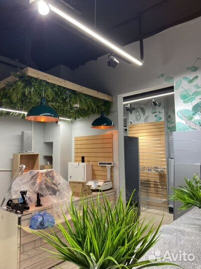 Продавец в продуктовый магазин