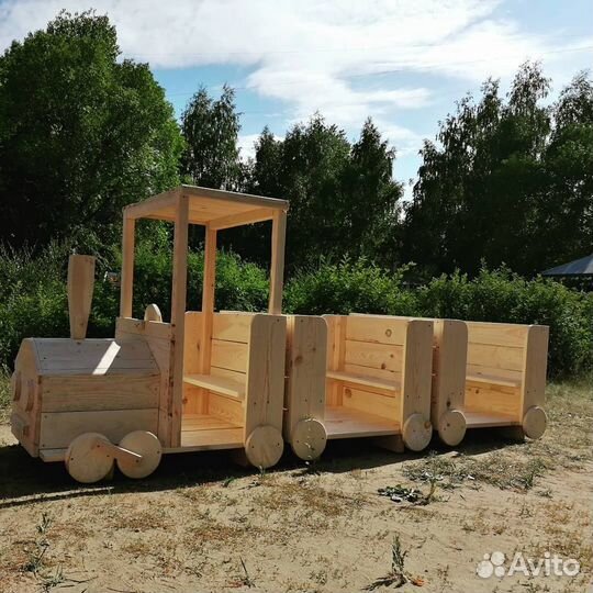 Паровозик деревянный для детской площадки