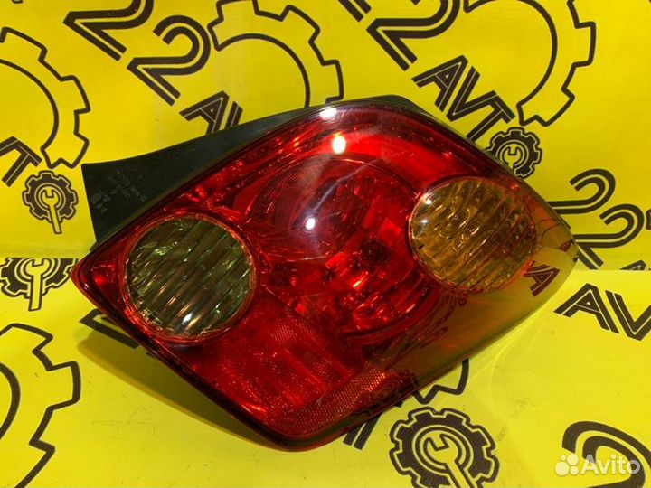 Стоп сигнал задний правый Toyota Ist NCP60 2NZ-FE