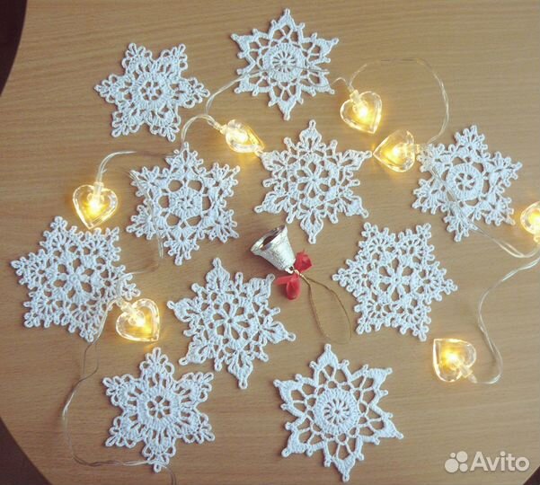 Вязаные снежинки, цветы