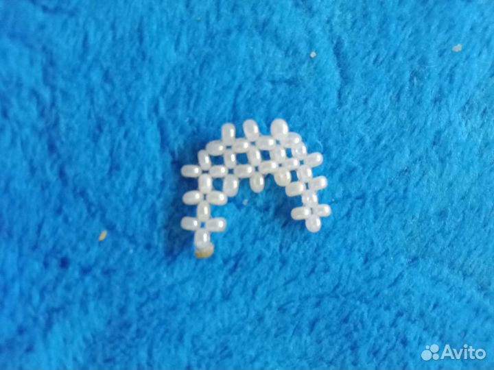 Бисерная фигурка полумесяца