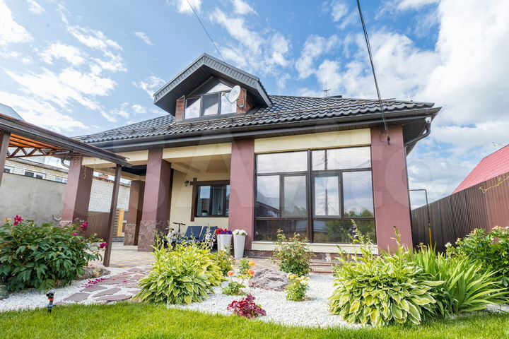 Коттедж 240 м² на участке 14 сот.