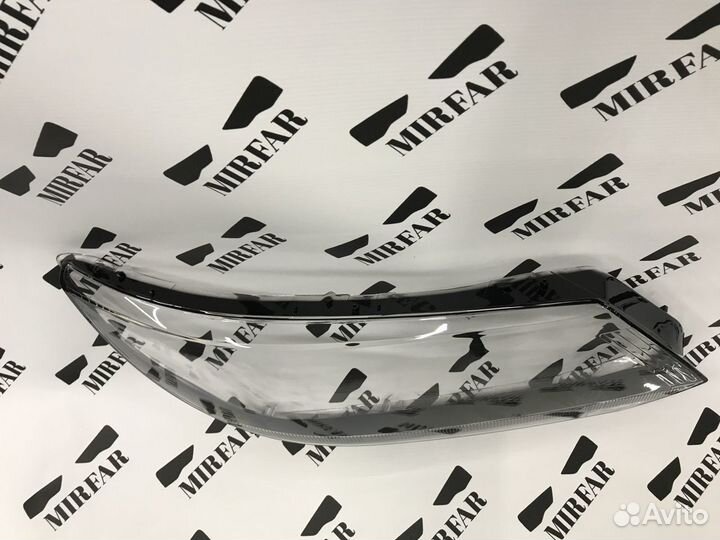 Правое стекло фары Volkswagen Tiguan 2011-2017