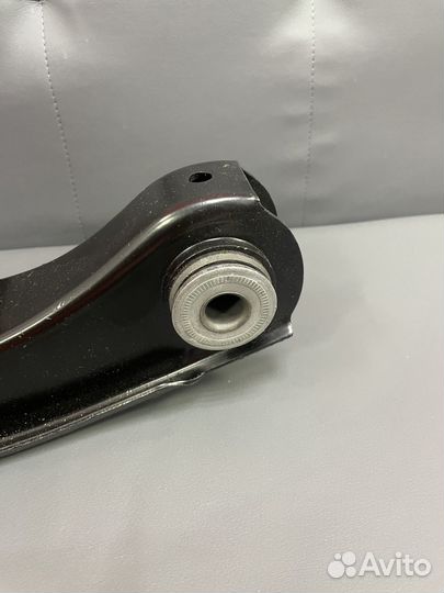 Рычаг подвески передней нижний левый MI-226