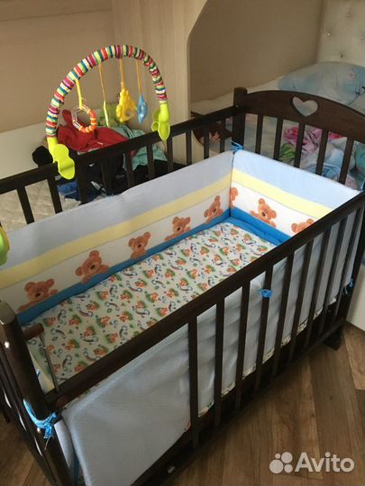 Детская кроватка с поперечным маятником