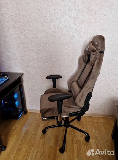 Офисное кресло (геймерское). Кресло для директора