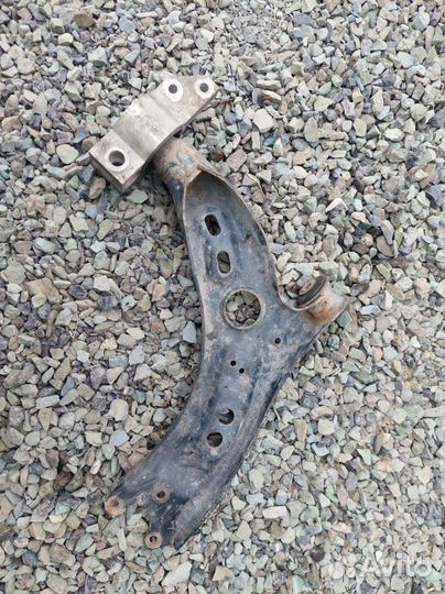 Передние рычаги Skoda Octavia A5