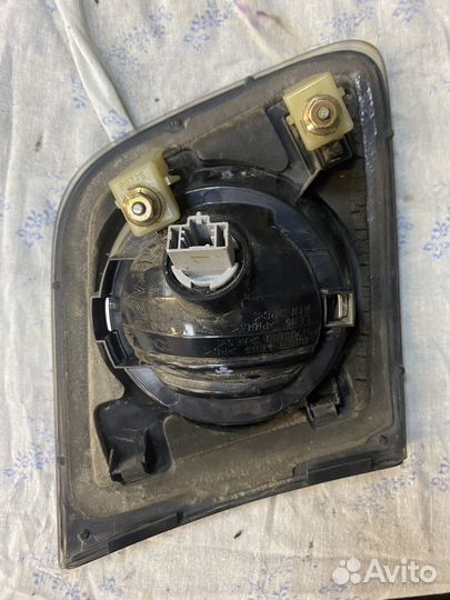 Фонарь в крышку багажника правый mazda 3 bk