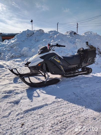 Продам снегоход Капитан Stels Long 200