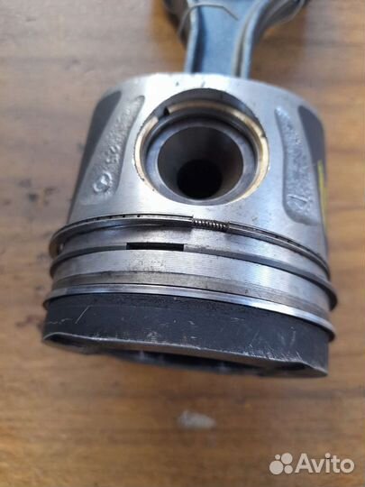 Поршень с шатуном Mercedes OM651