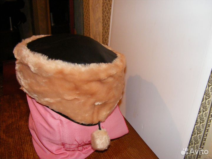 Новая женская бежевая зимняя шапка размер 56