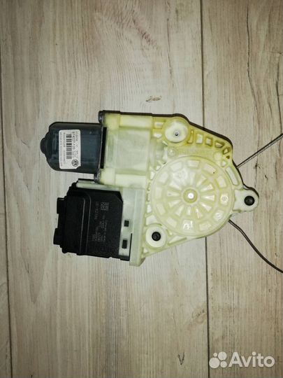Моторчик стеклоподъёмника VW Passat B6