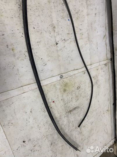 Уплотнительная резинка заднего стекла Lancer 9