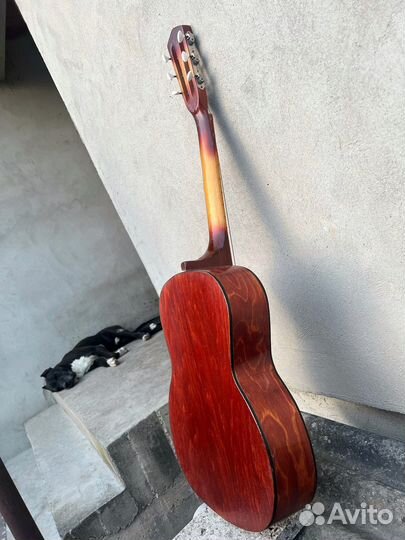 Акустическая гитара без одной струны