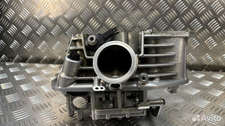 Головка блока цилиндров серебристая Л R1250 BMW