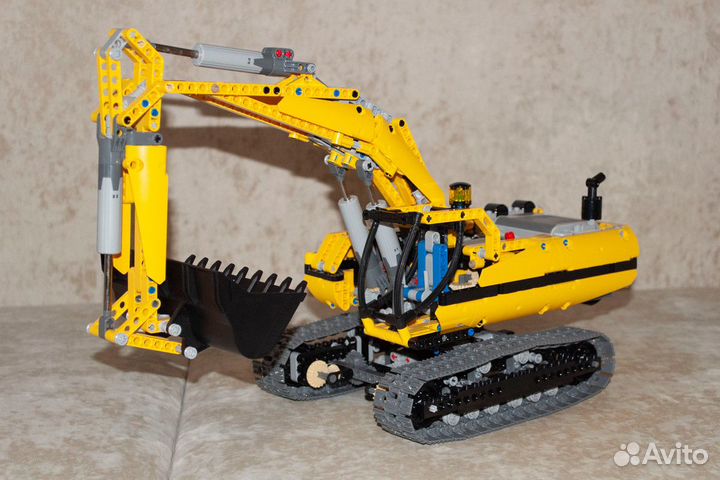 Lego technic 8043 - Motorized Excavator