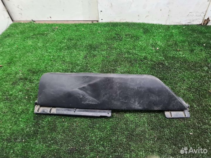 Спойлер бампера передний левый Toyota Land Cruiser