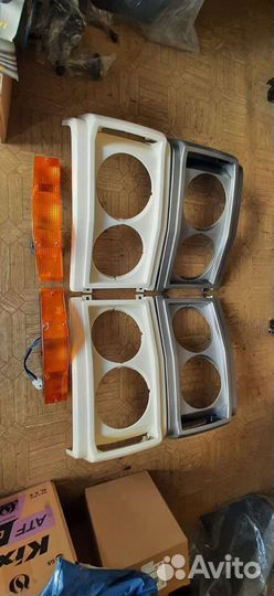 Ободок фары. Nissan Atlas