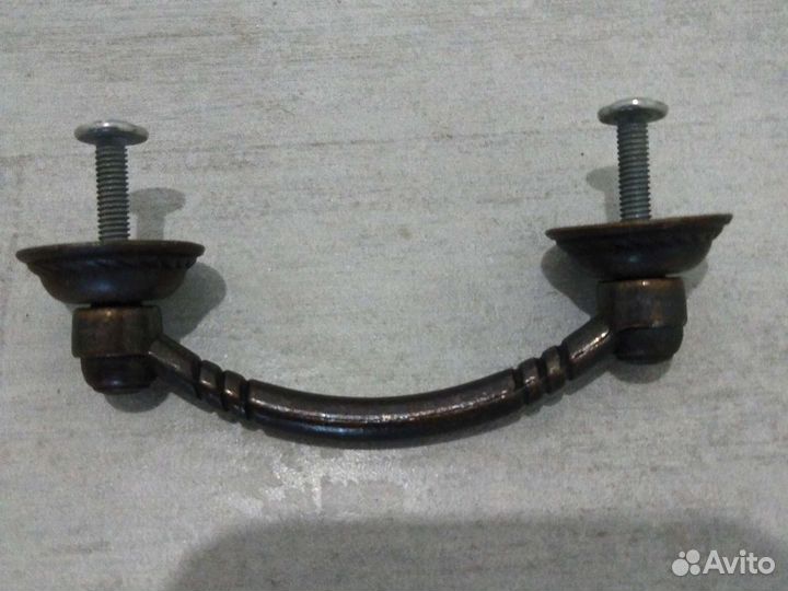 Мебельная ручка